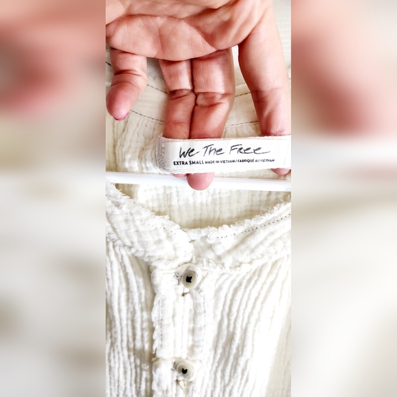 WE THE FREE LONG SLEEVE SIZE XS OVERSIZED TOP - Picture 2 of 9